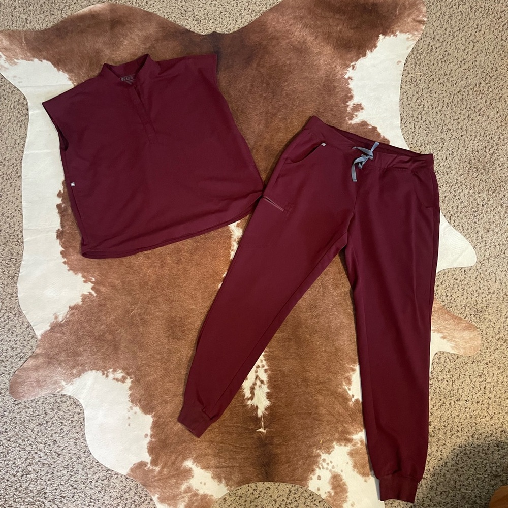 Maroon figs scrub set
